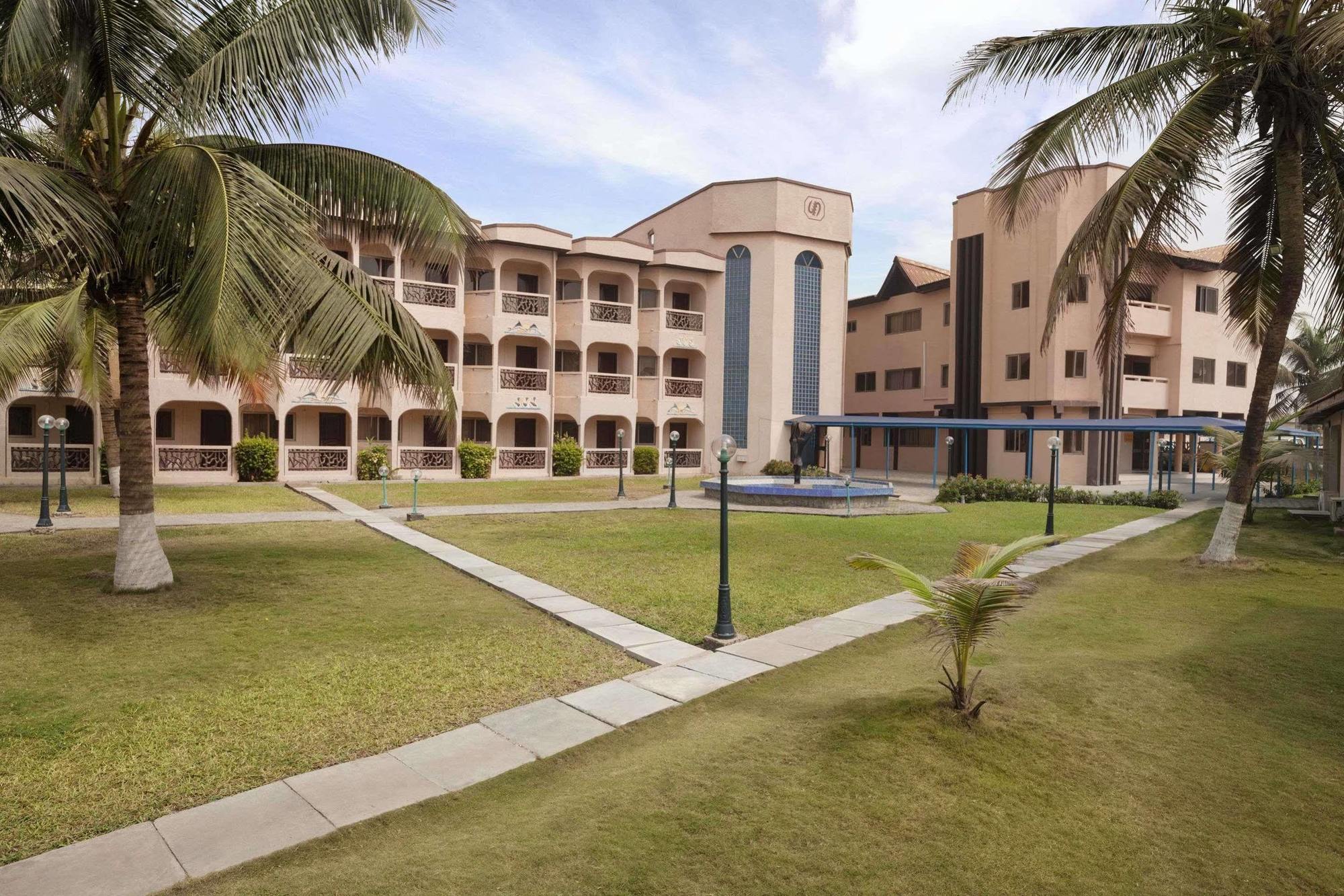 Ramada Resort Accra Kültér fotó