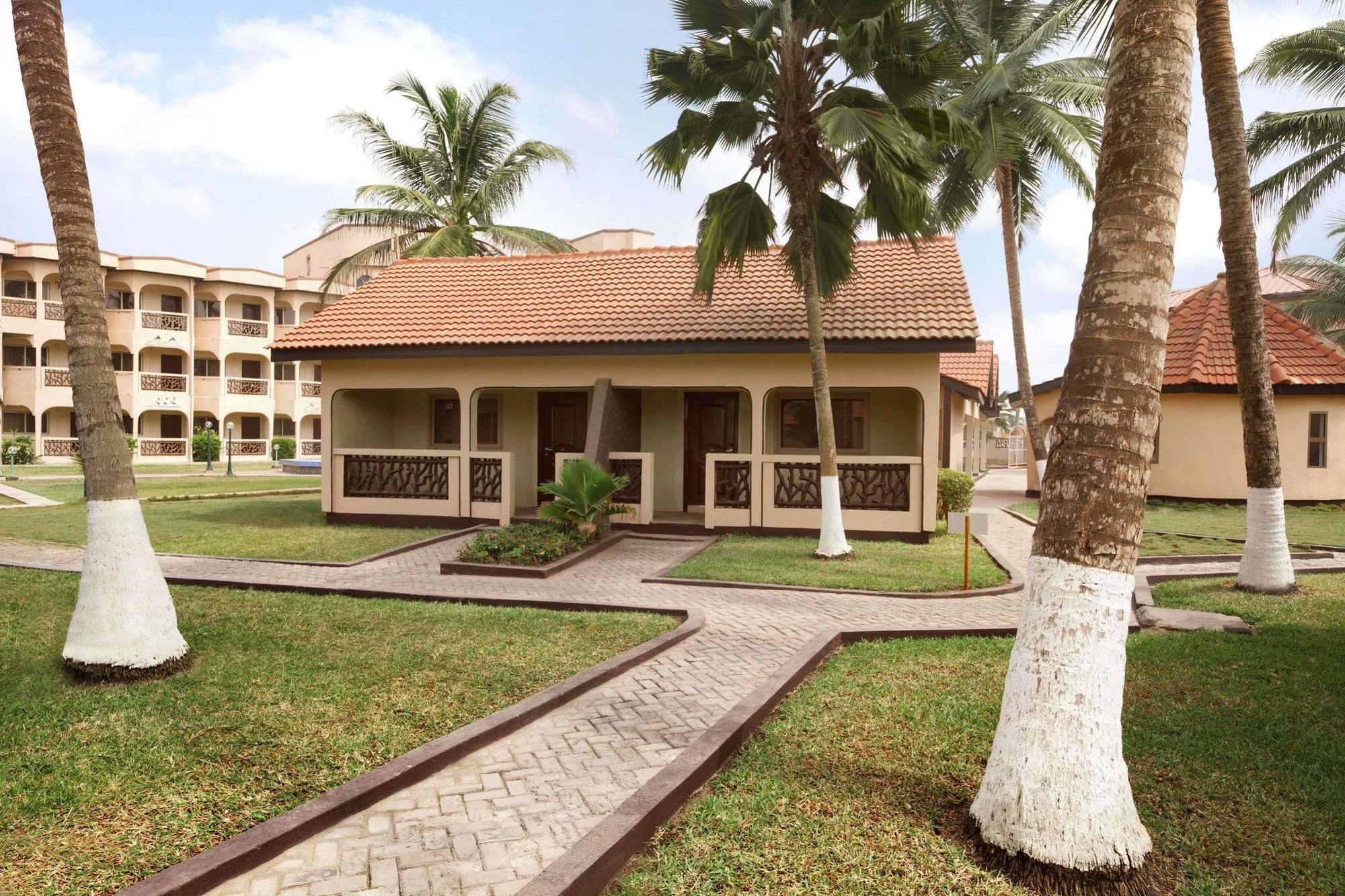 Ramada Resort Accra Kültér fotó